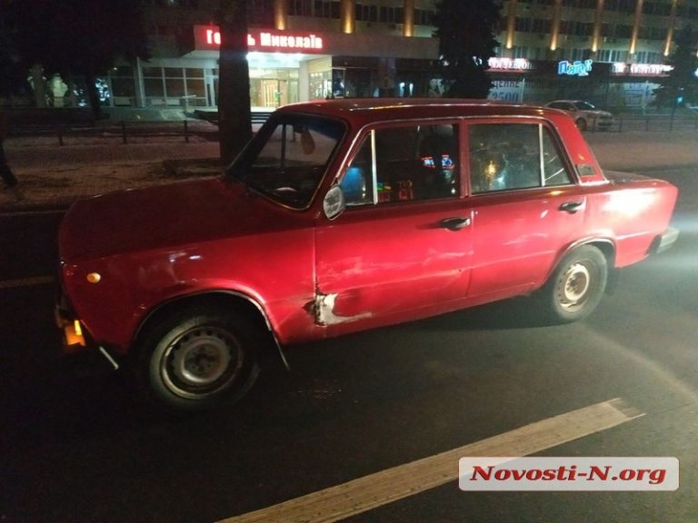В центре Николаева водитель «Жигулей» спровоцировал ДТП (ФОТО)