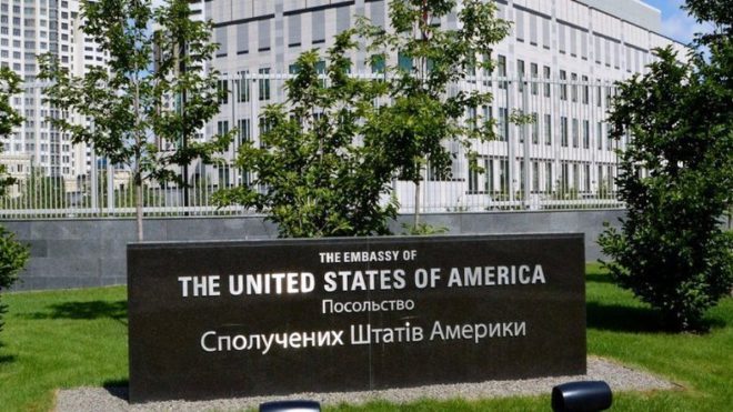 США не исключают скорой эвакуации семей дипломатов из Украины – СМИ