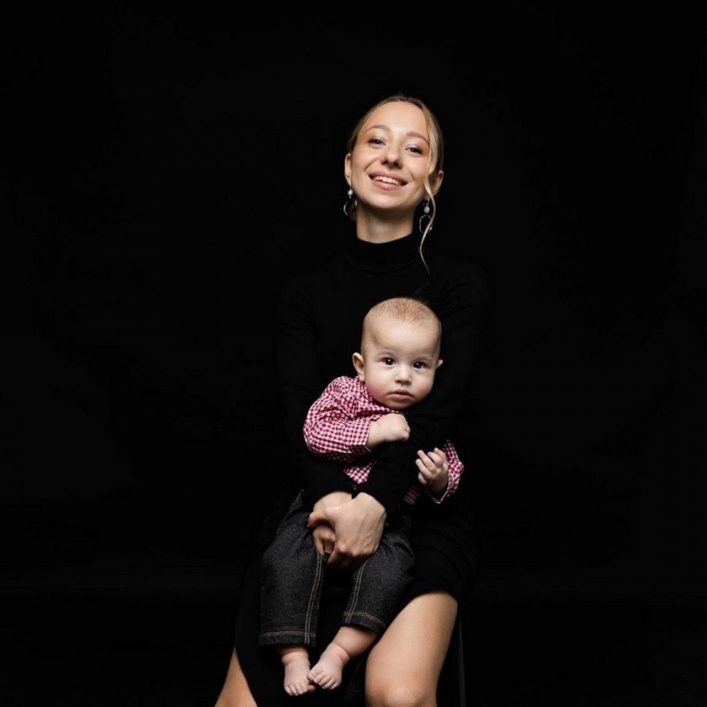 Жена Виктора Павлика очаровала сеть фотосессией с сыном (ФОТО)