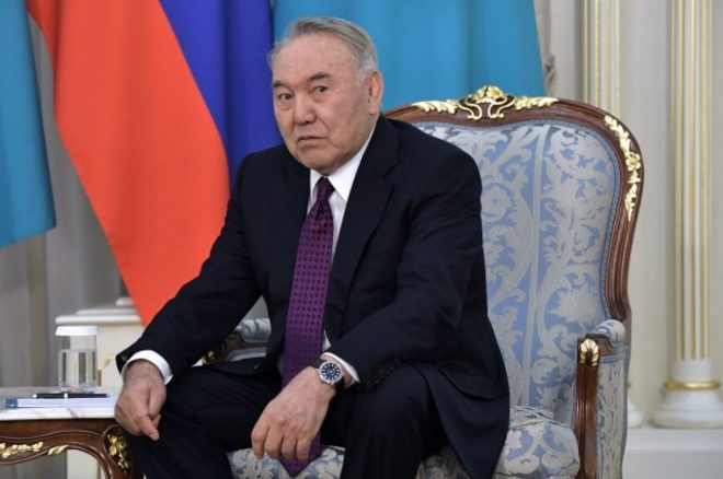 Политолог о Казахстане: часть окружения Назарбаева хотела поменять ситуацию во власти