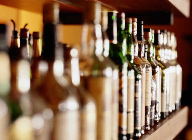 Нарколог объяснил, в каком случае употребление спиртного считается алкоголизмом