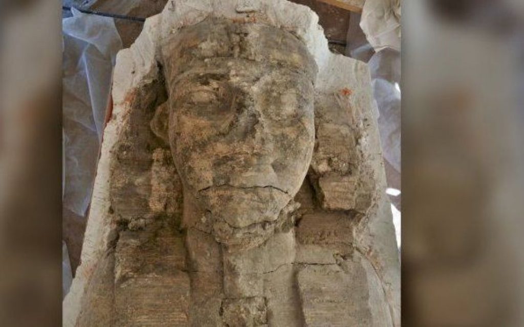 В Египте обнаружены известняковые статуи фараона Аменхотепа III (ФОТО)