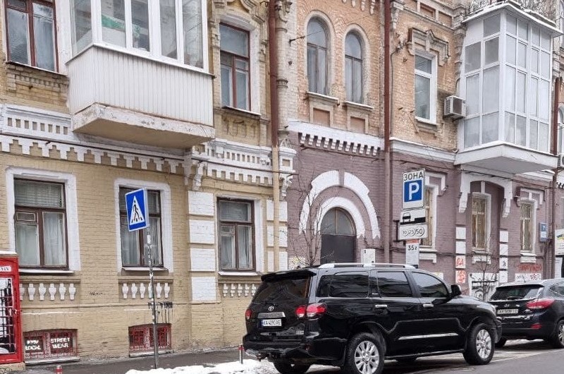 Элитный джип нарушил ПДД в центре Киева: СМИ узнали авто мэра Кличко (ФОТО)