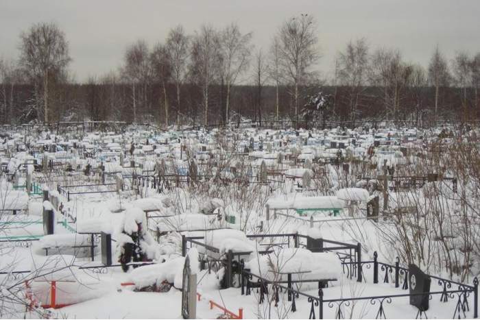 На Днепропетровщине возле кладбища найден обнаженный труп мужчины