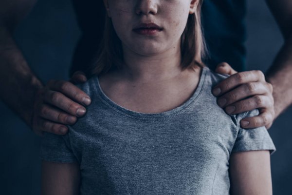 В Днепре 12-летней девочке чудом удалось избежать группового изнасилования