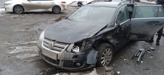 В Николаеве столкнулись маршрутка и Volkswagen Passat: пострадали беременная женщина и ее сын (ФОТО)