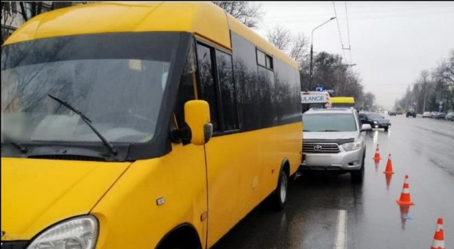 В Полтаве – ДТП с маршруткой: погиб 63-летний водитель Toyota (ФОТО)