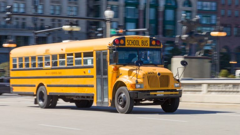 В США обстреляли школьный автобус, убит подросток