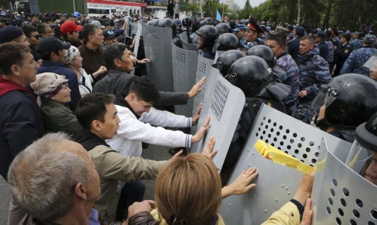 Р. Бортник: «Спусковым крючком протестов в Казахстане стало закулисное противостояние элит»