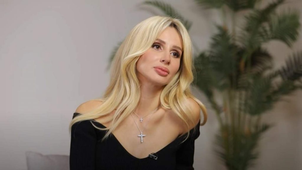 «Роскошна»: певица Светлана Лобода примерила платье с полупрозрачной юбкой (ФОТО)