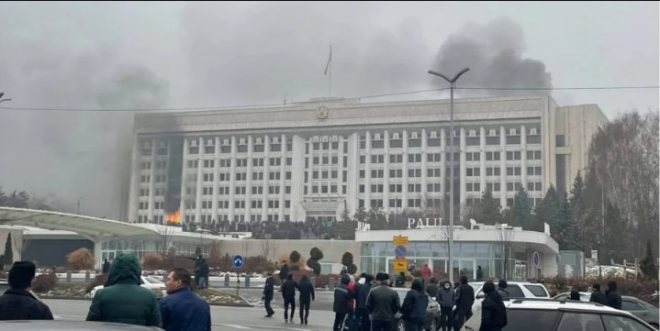 Политолог сравнил события в Казахстане с украинским Майданом