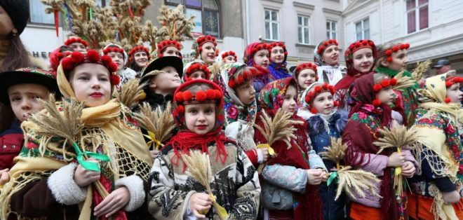 Когда украинцы могут колядовать, щедровать и засевать: традиции Рождества и старого Нового года