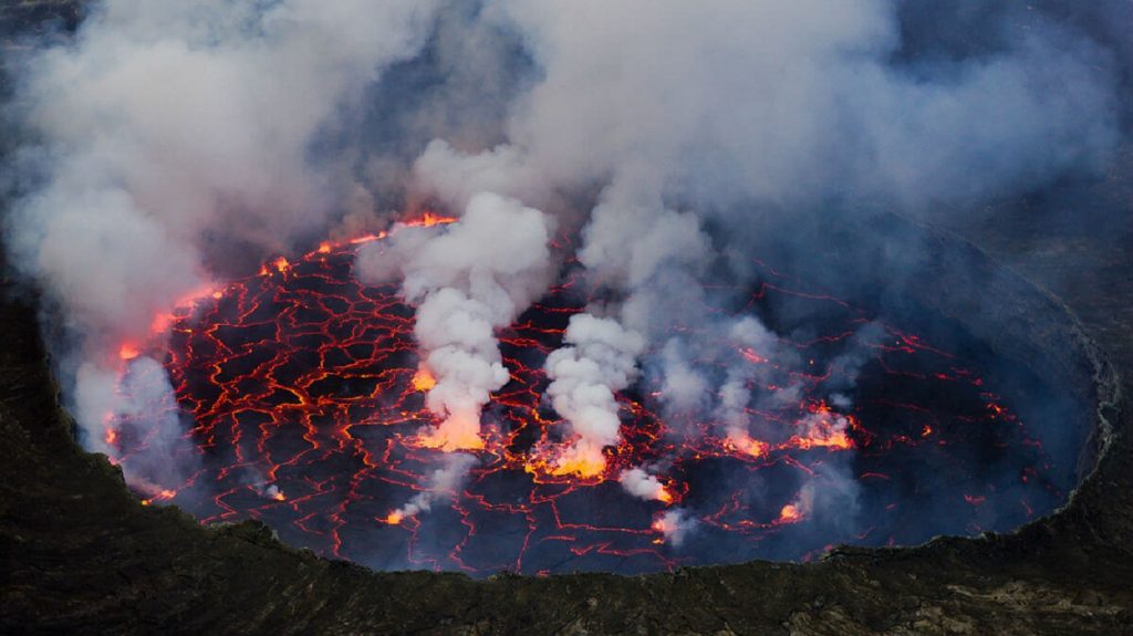 В Конго проснулся один из активнейших вулканов в мире (ФОТО, ВИДЕО)