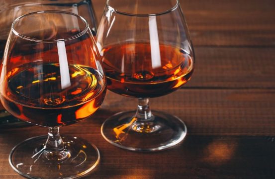Как долго вино, коньяк, виски, водка удерживают опьянение: ответ экспертов