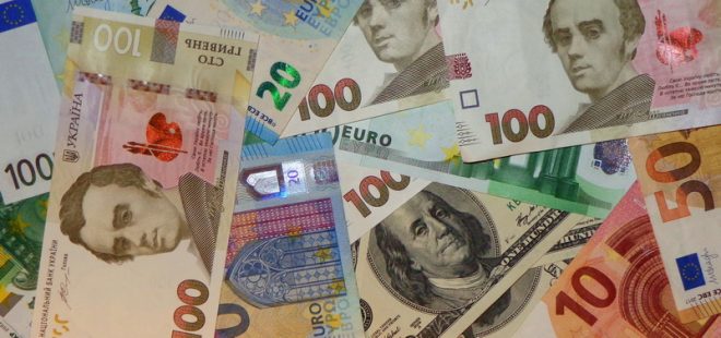 Экономист объяснил, может ли НБУ стабилизировать курс гривны к доллару
