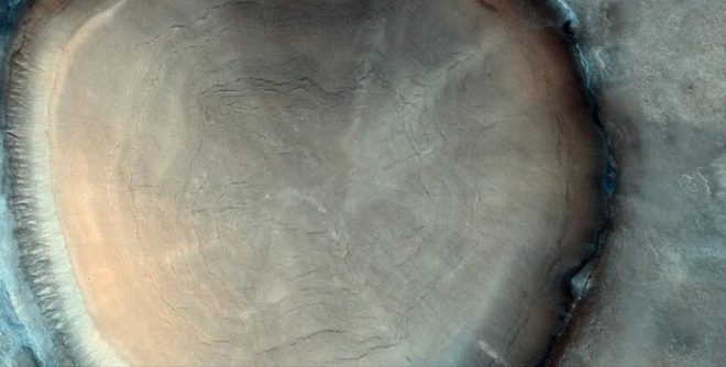 На Марсе обнаружен гигантский «пень» с кольцами (ВИДЕО)