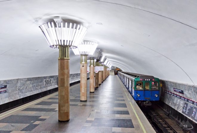 В метро в Харькове человек упал на рельсы (ФОТО)