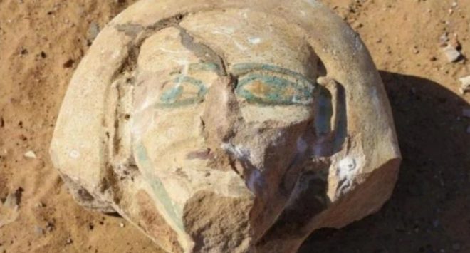 Возле египетского города нашли в скале гробницу с мумиями (ФОТО)