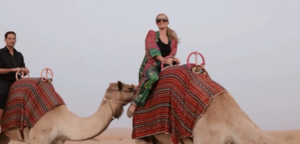 Восьмая неделя медового месяца: Пэрис Хилтон отдыхает с мужем в ОАЭ (ФОТО, ВИДЕО)
