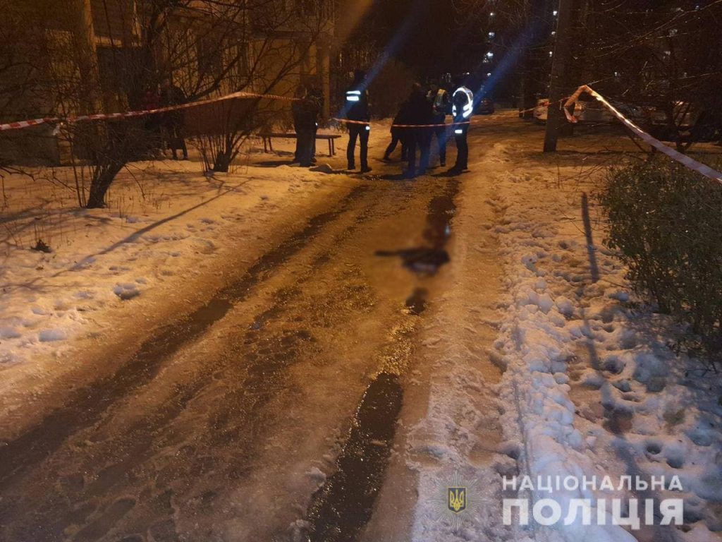 В Харькове возле подъезда нашли мертвого ребенка в пакете (ФОТО)