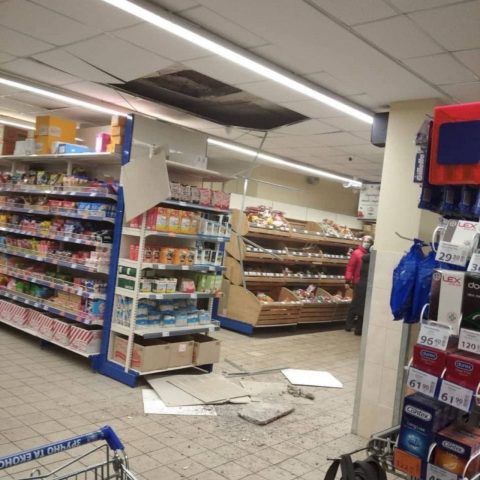 В супермаркете Киева обрушился потолок (ФОТО)