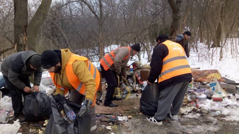 В Одессе ликвидировали «лагерь» бездомных (ФОТО, ВИДЕО)
