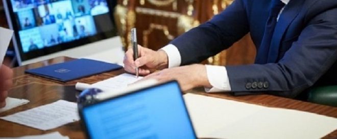 Зеленский подписал закон об усилении финмониторинга PEP