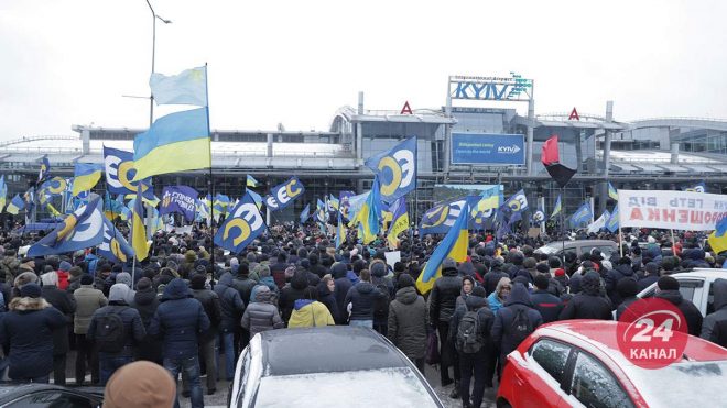 Политолог прокомментировал возвращение Порошенко в Украину