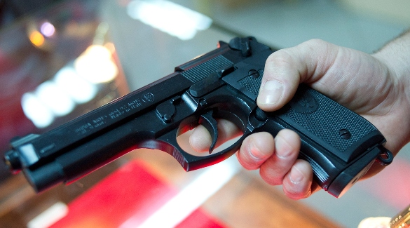 В Херсонской области мужчины возле бара устроили стрельбу из-за девушки (ФОТО)