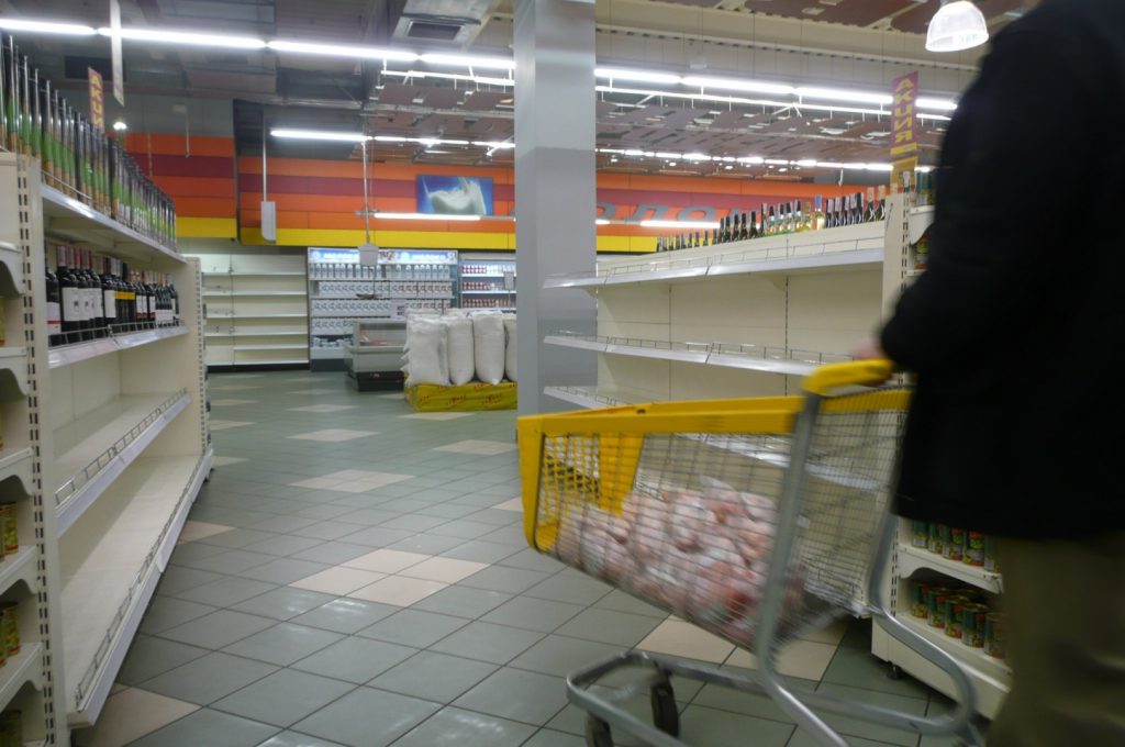 Из супермаркетов могут исчезнуть масло, гречка и яйца