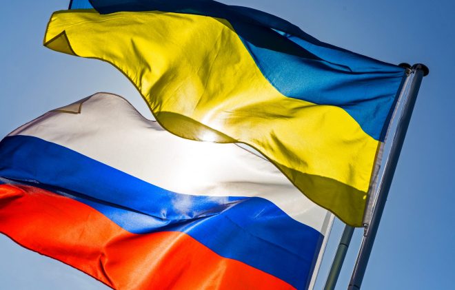Политолог дал оценку информации об отъезде семей российских дипломатов из Украины