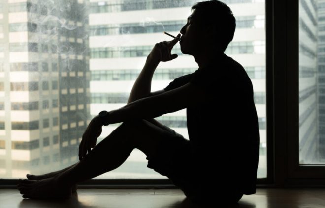Курение усиливает одиночество &#8212; исследование