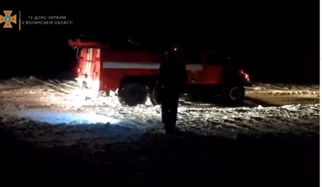 На Волыни авто «скорой помощи» с пациенткой застряло в снегу (ФОТО, ВИДЕО)