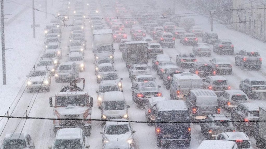Снегопад в Одессе привел к транспортному коллапсу (ФОТО, ВИДЕО)