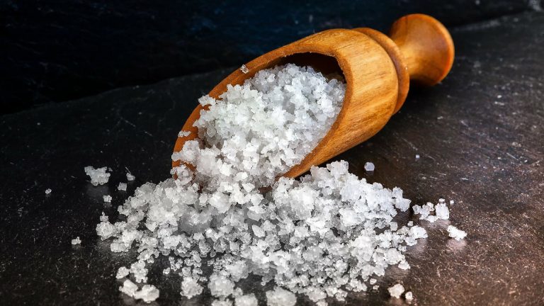Отказ от соли сокращает риск инсультов и инфарктов на 20% &#8212; исследование
