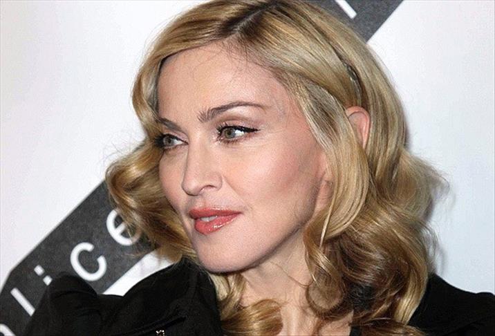 Мадонна отмечала Новый год в трендовой шапке от украинского дизайнера (ФОТО)