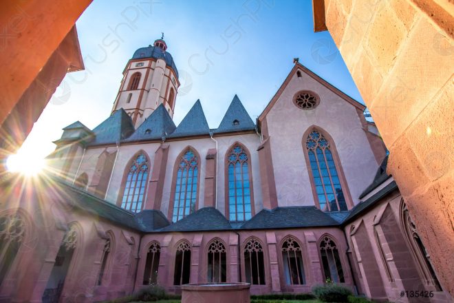 В Германии 125 представителей церкви заявили о принадлежности к ЛГБТ-сообществу