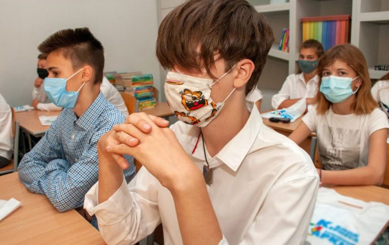 Из-за гриппа и коронавируса: в Черновицкой области школы переведут на «дистанционку»