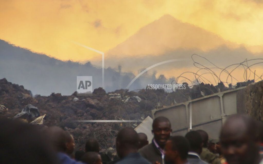 В Конго снова проснулся один из крупнейших вулканов мира, убивший десятки человек в прошлом году (ФОТО)