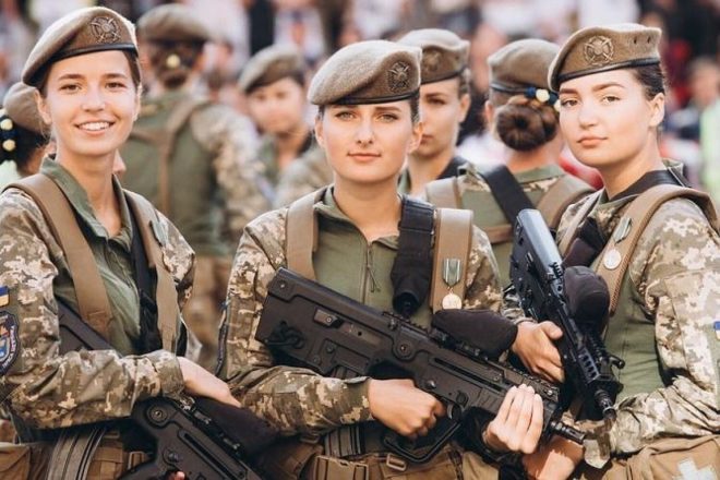 В Минобороны пересмотрели приказ о взятии на воинский учет женщин