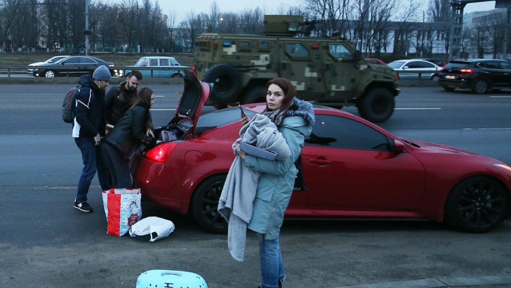 Военное положение в Киеве: в аптеках, супермаркетах, на АЗС – очереди