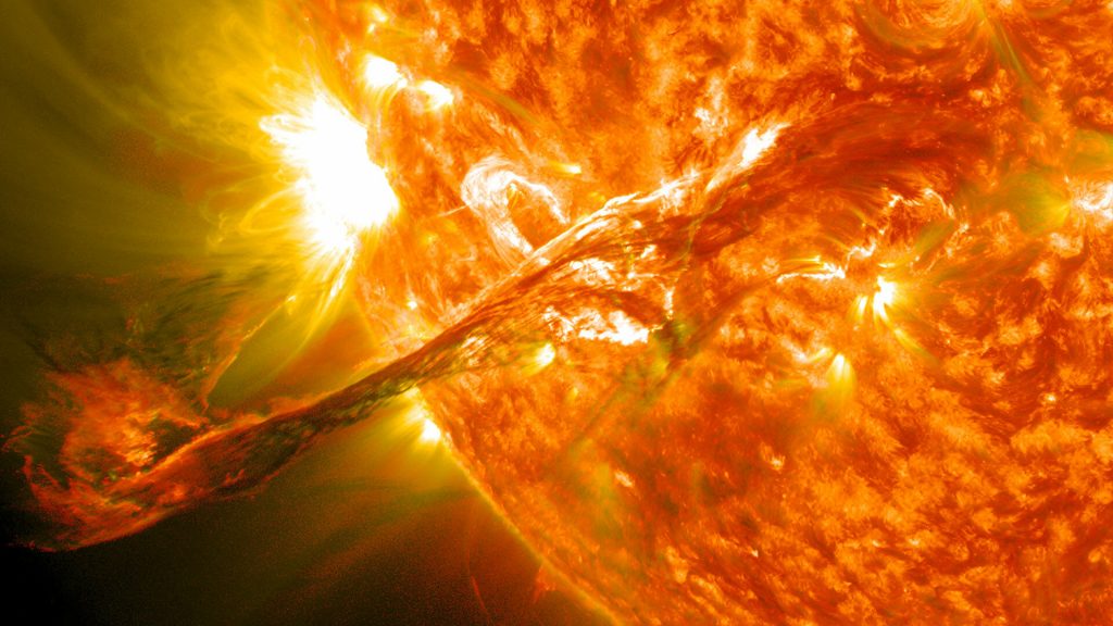 Солнце пережило серию опасных для Земли вспышек – ученые (ВИДЕО)