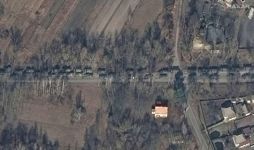 Опубликованы снимки колонны российских танков на Киевщине (ФОТО)