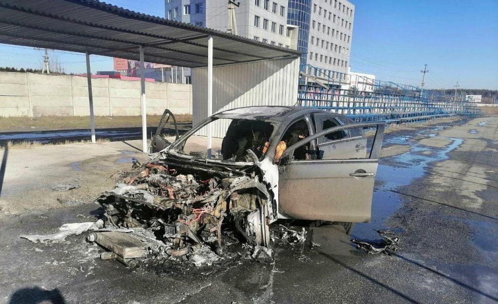 Под Киевом на автодроме вспыхнула Mitsubishi (ФОТО)