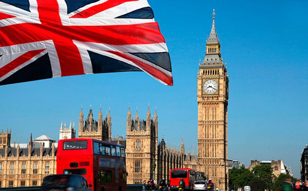 Великобритания отменила карантин для непривитых и ПЦР для привитых туристов
