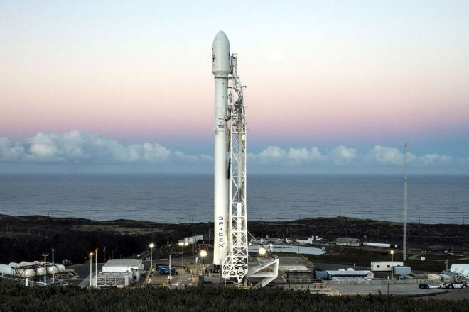SpaceX планирует запустить две ракеты за полтора часа – СМИ