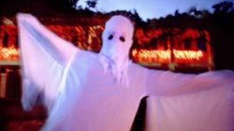 Проделки призрака в 300-летнем английском пабе попали на видео (ВИДЕО)