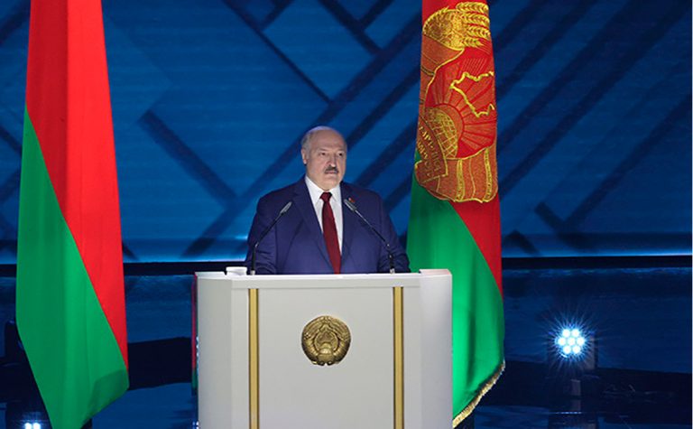 Лукашенко понимает, что нельзя допустить развала Белоруссии – Симоненко
