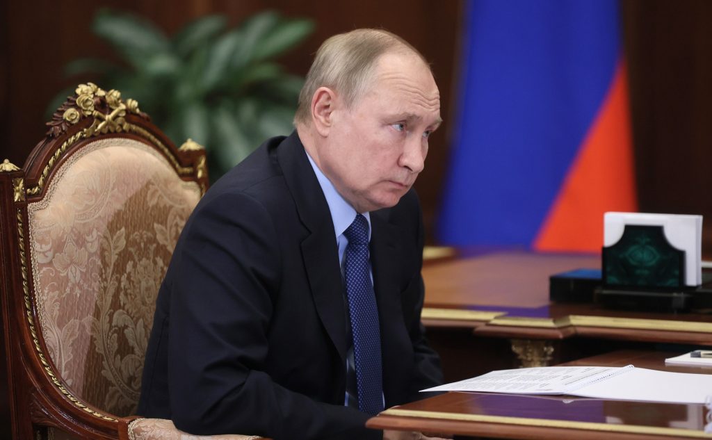 Путин раздаст деньги беженцам из Донбасса: уже издал распоряжение