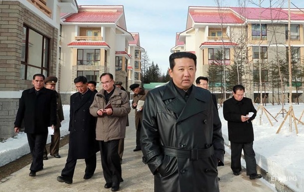 Ким Чен Ын подорвал здоровье &#8212; СМИ (ФОТО)